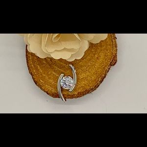 Sterling silver cubic zirconia solitaire pendant